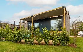 The Reef - Unique Hot Tub Cabin In Millport