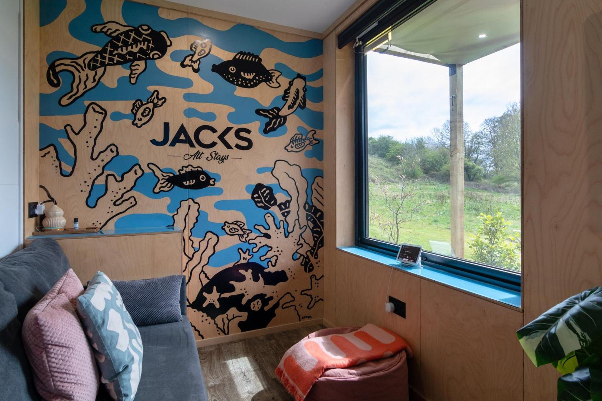 The Reef - Unique Hot Tub Cabin In Millport Exterior photo