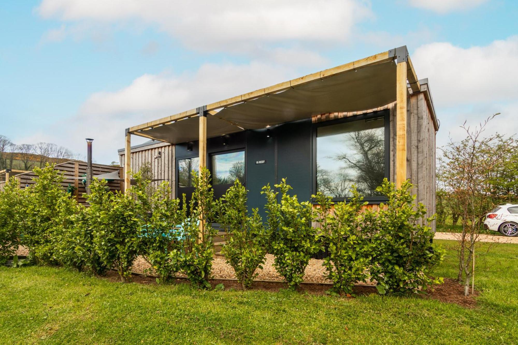 The Reef - Unique Hot Tub Cabin In Millport Exterior photo
